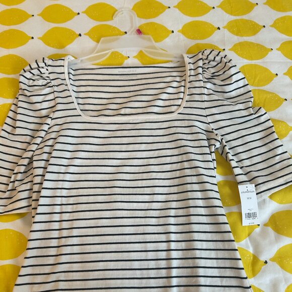 A women's top - Picture 2 of 9